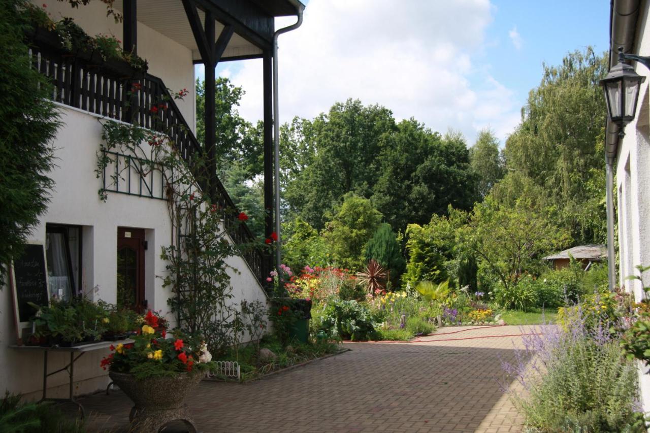 Gasthof & Pension Palmenhof Hotel Leegebruch Exterior photo